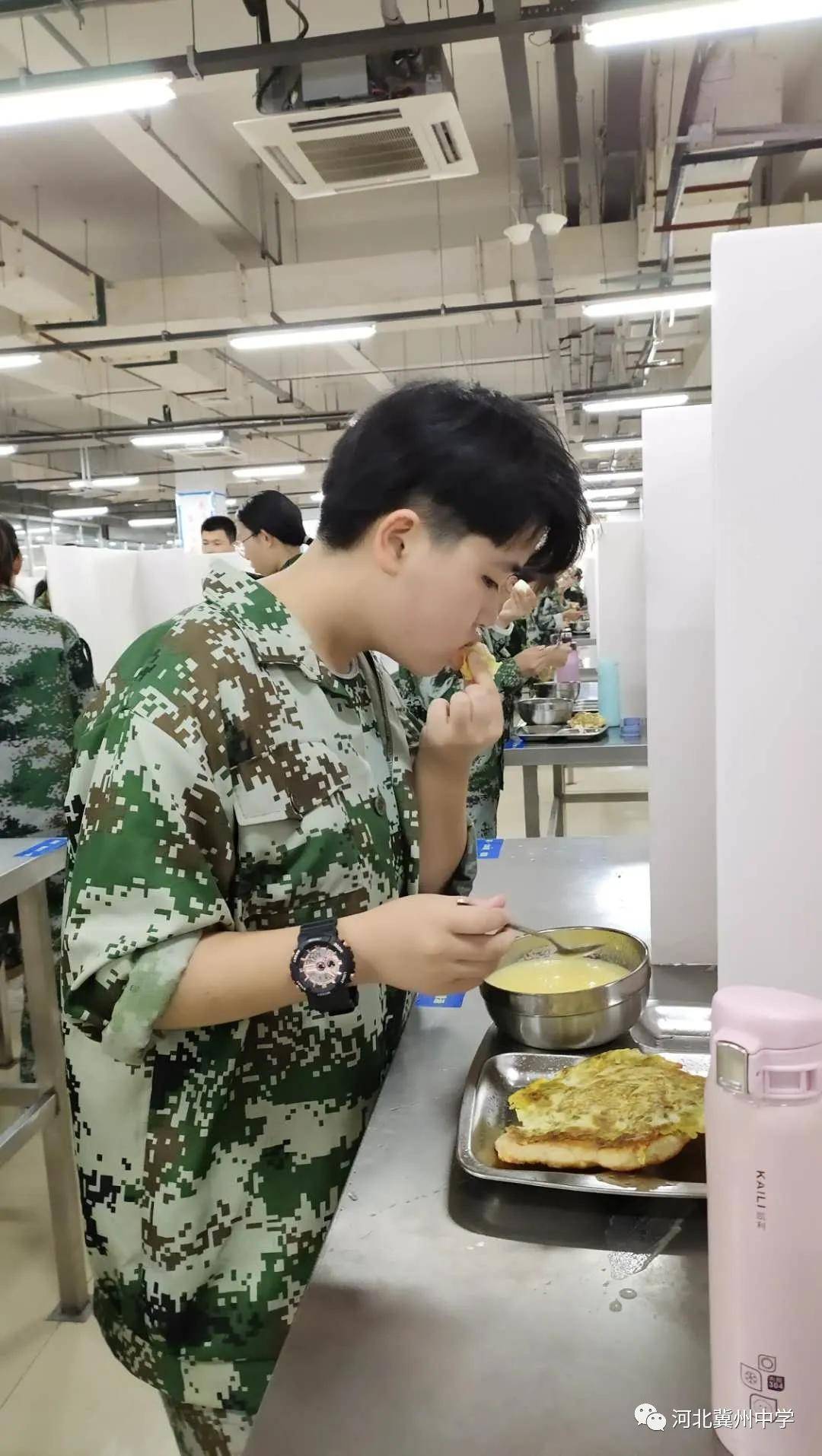 衡水市冀州中学食堂做好学生军训餐饮保障工作