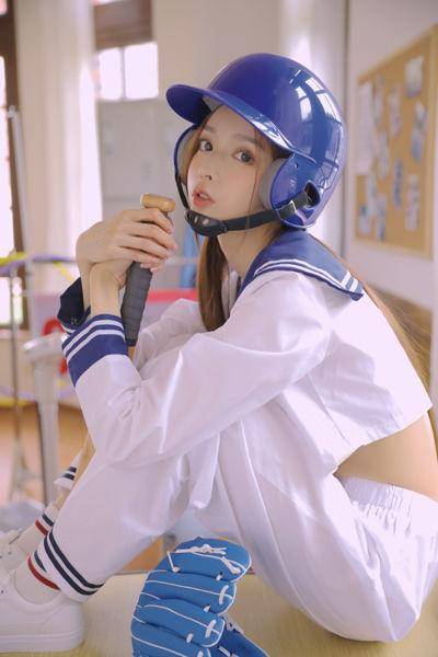 宅男女神叶子淇棒球校服装曝光