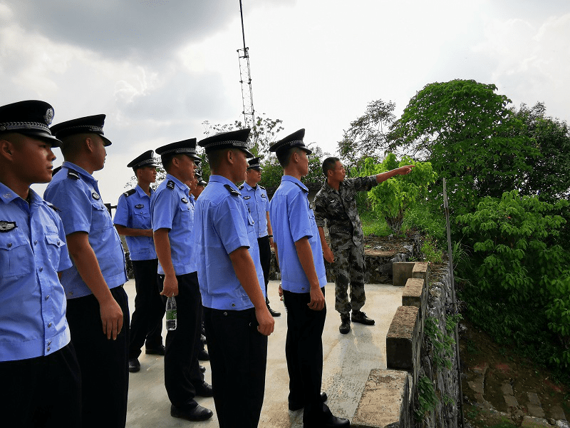 夏石边境检查站组织开展忠诚教育党日实践活动
