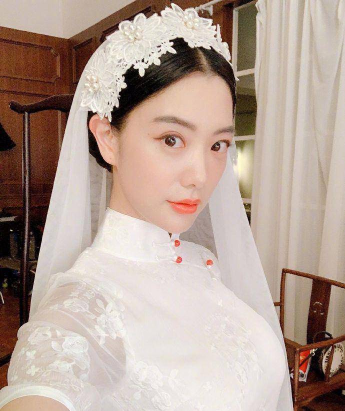 原创红衣女郎克拉拉又惊艳了穿旗袍清纯又性感风情万种