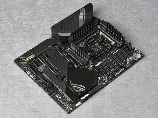 华硕z490主板助rtx3090显卡8k畅玩