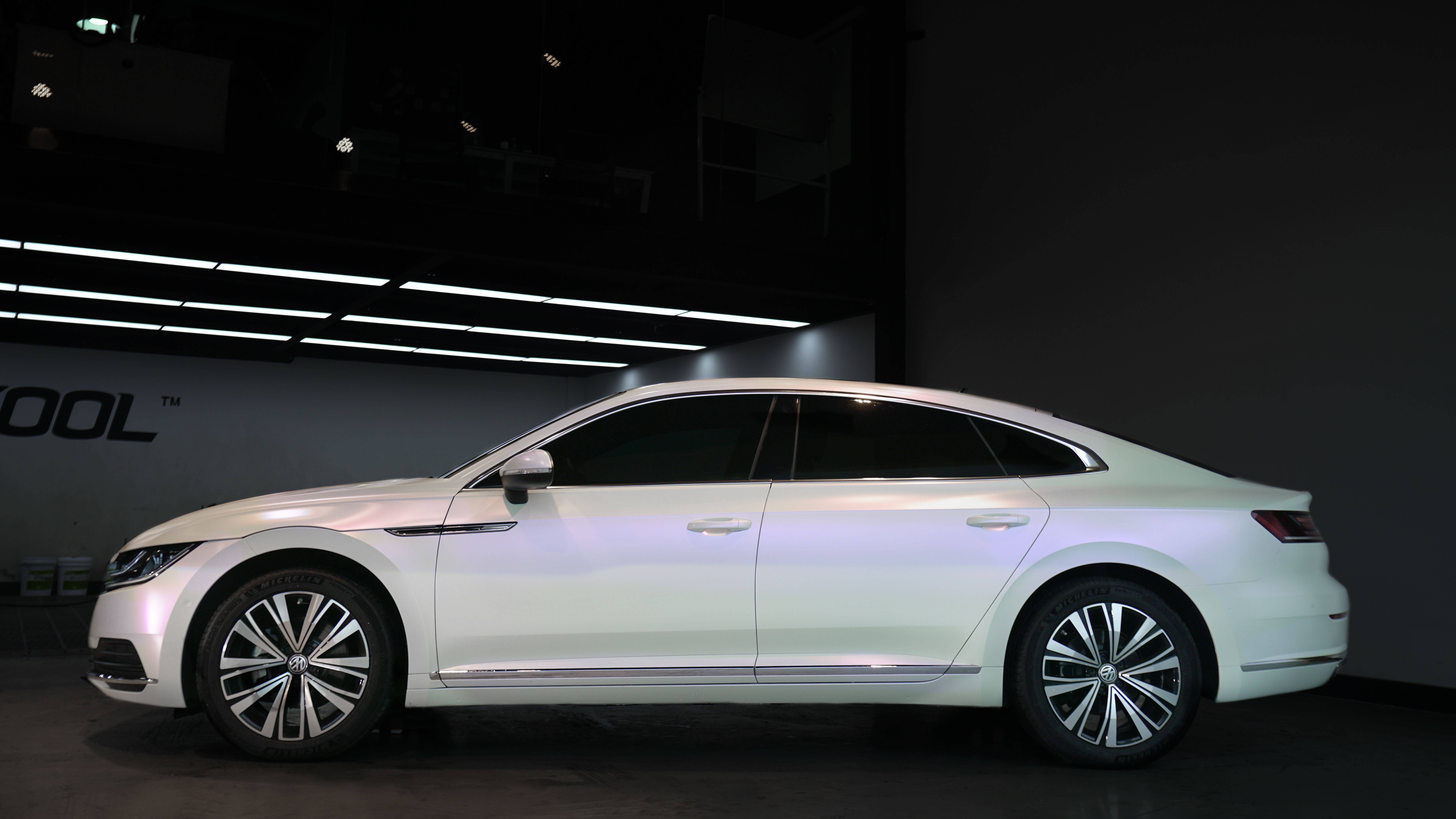 大众cc改色后在不同角度看颜色不同,最接近华为p40冰霜银?