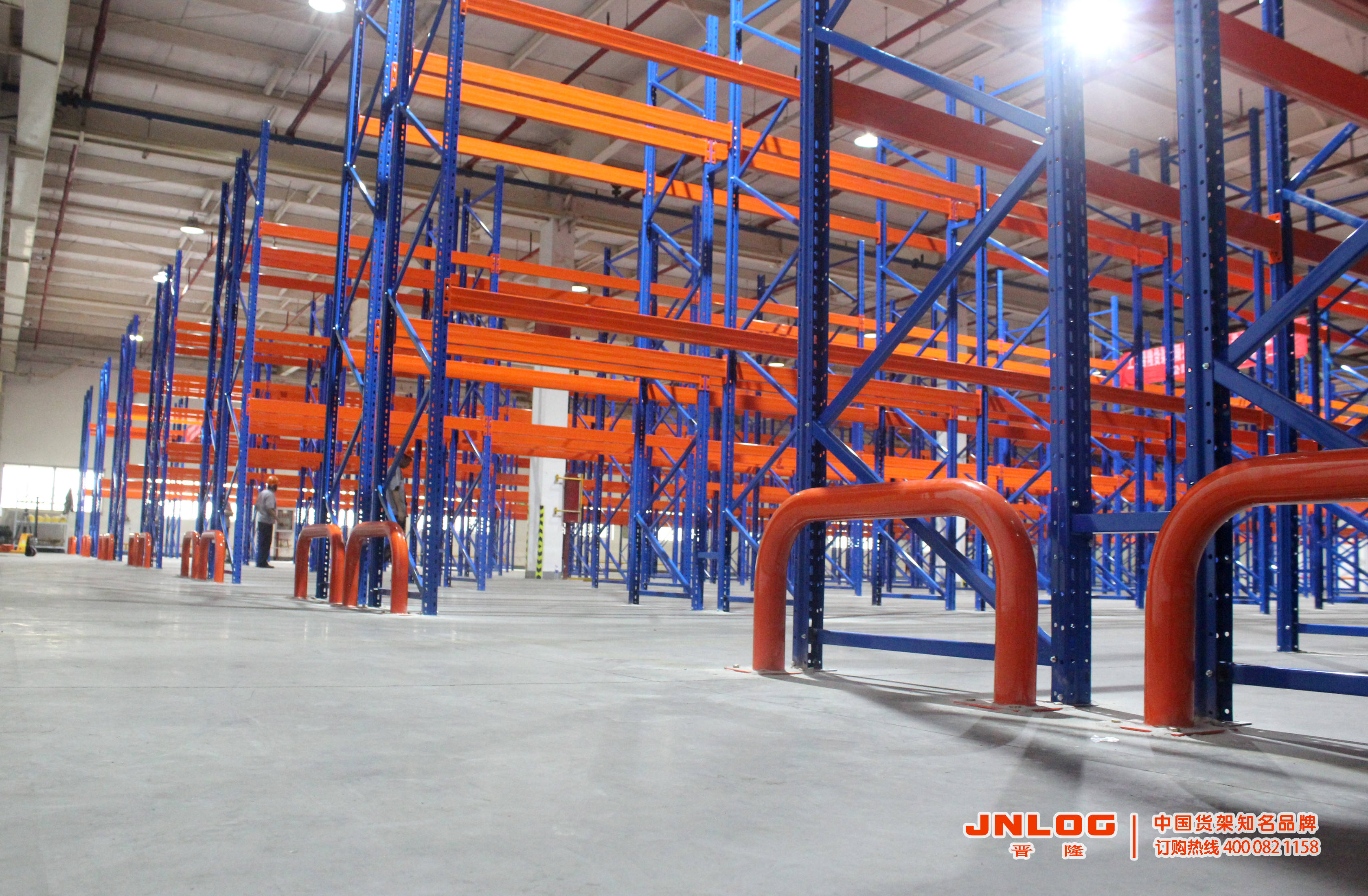 高位货架横梁式重型货架安装效果图