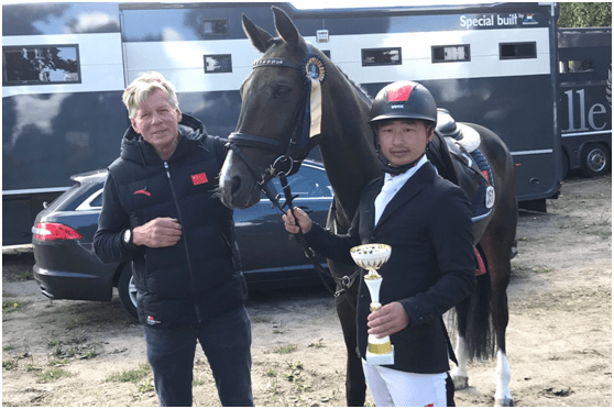 凡泰马术围栏中国马术队三项赛骑手包英凤获得国际马联三星级长途赛