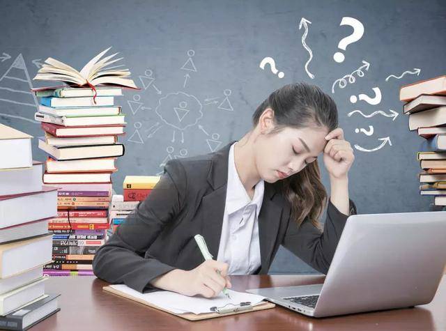 表现为记忆力下降,注意力不集中;做事拖拉,效率低下;人际交往频率降低