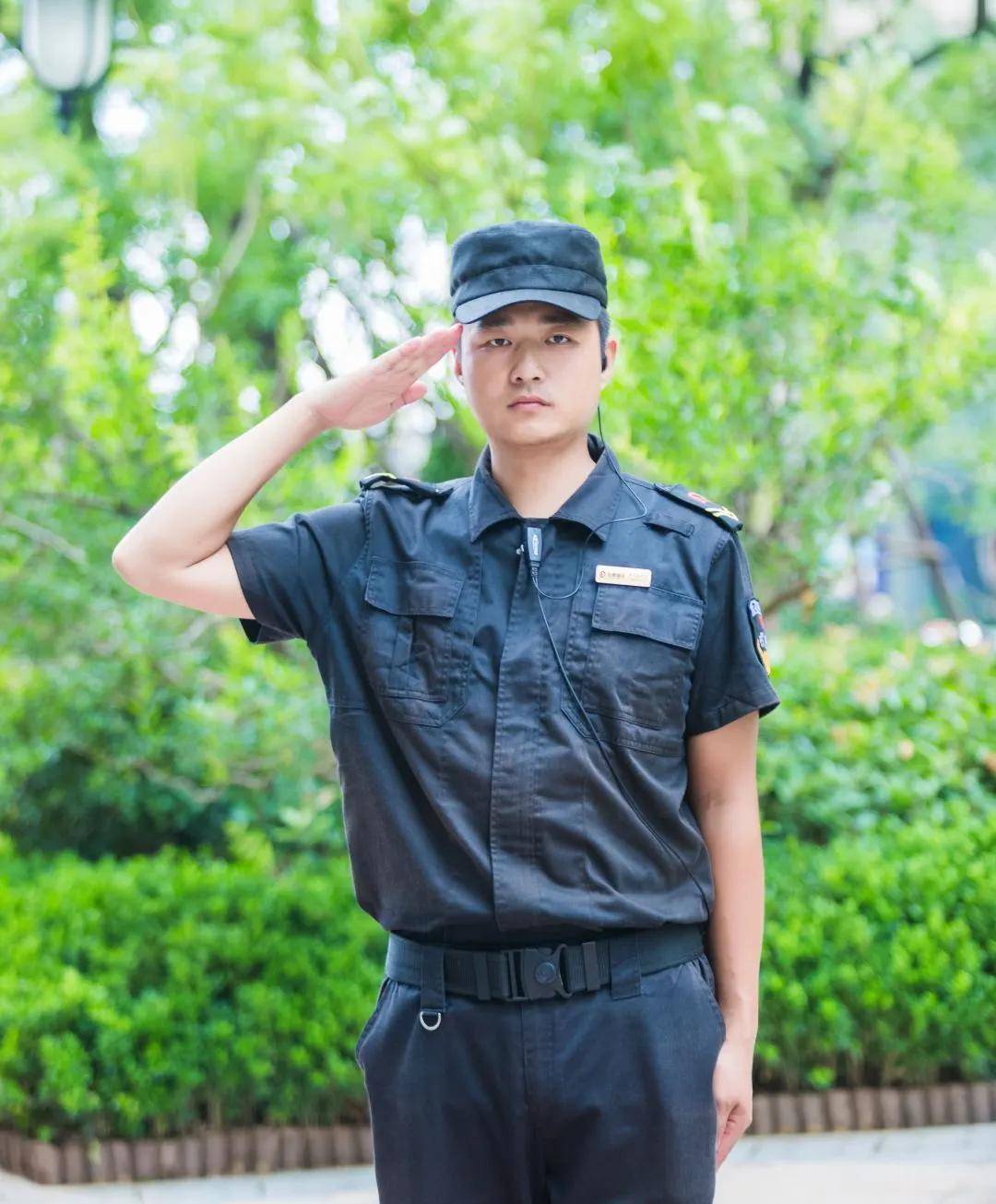 安保人员用铁骨柔情为业主撑起安心家园静心舒享清新04最美的家由他们