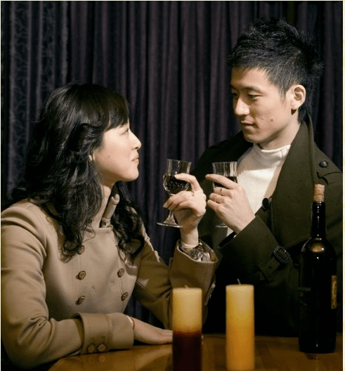 婚后王娜和蔡赟迎来了女儿的降生,如今大女儿已经是一名小学生了,去