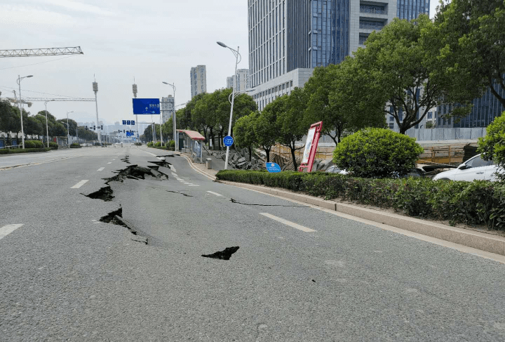 温州一路面塌陷,基坑施工到底应注意什么呢?
