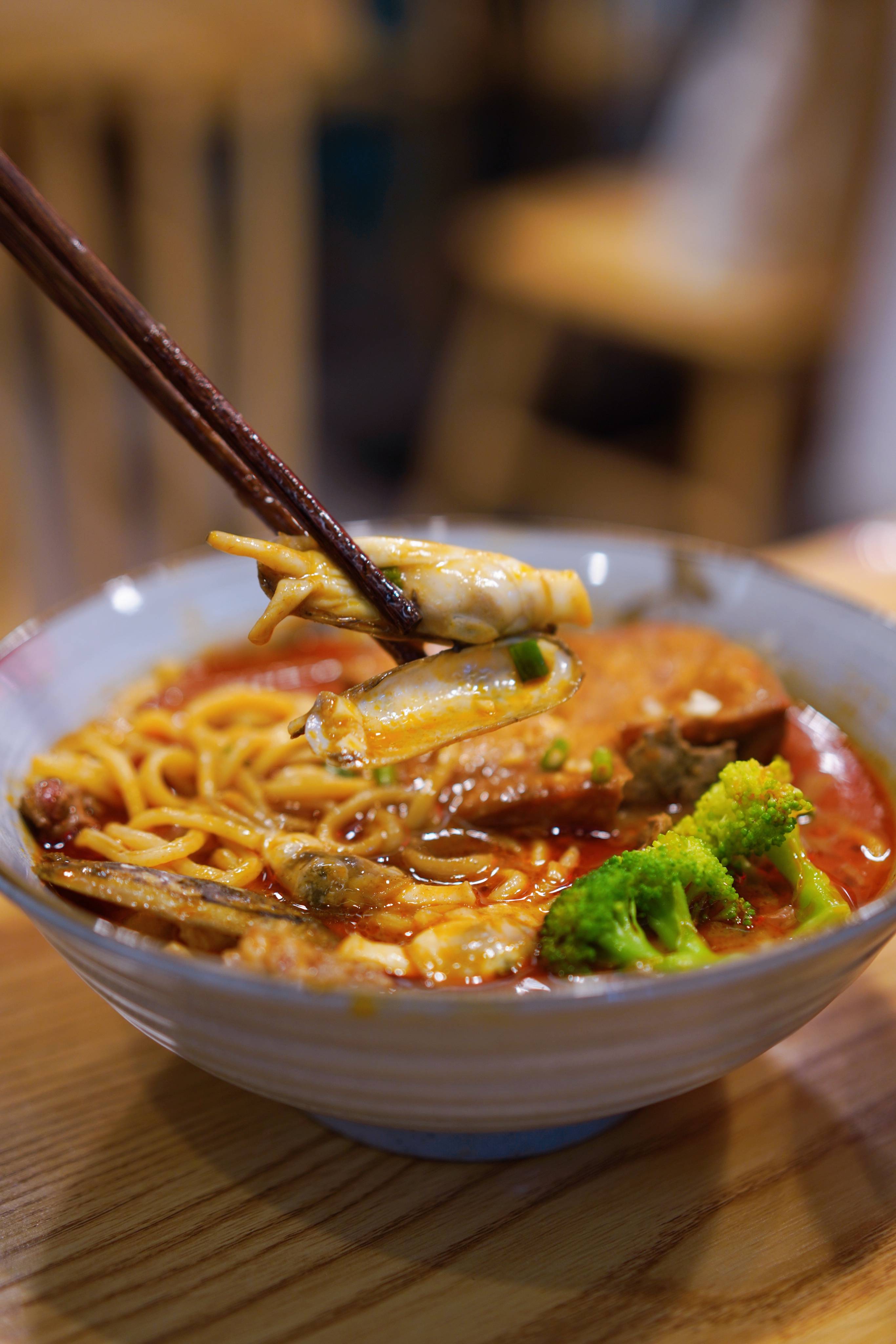 厦门匠心之作最贵汤头沙茶面蓝龙青龙帝王蟹等好食材撩拨了舌尖也治愈