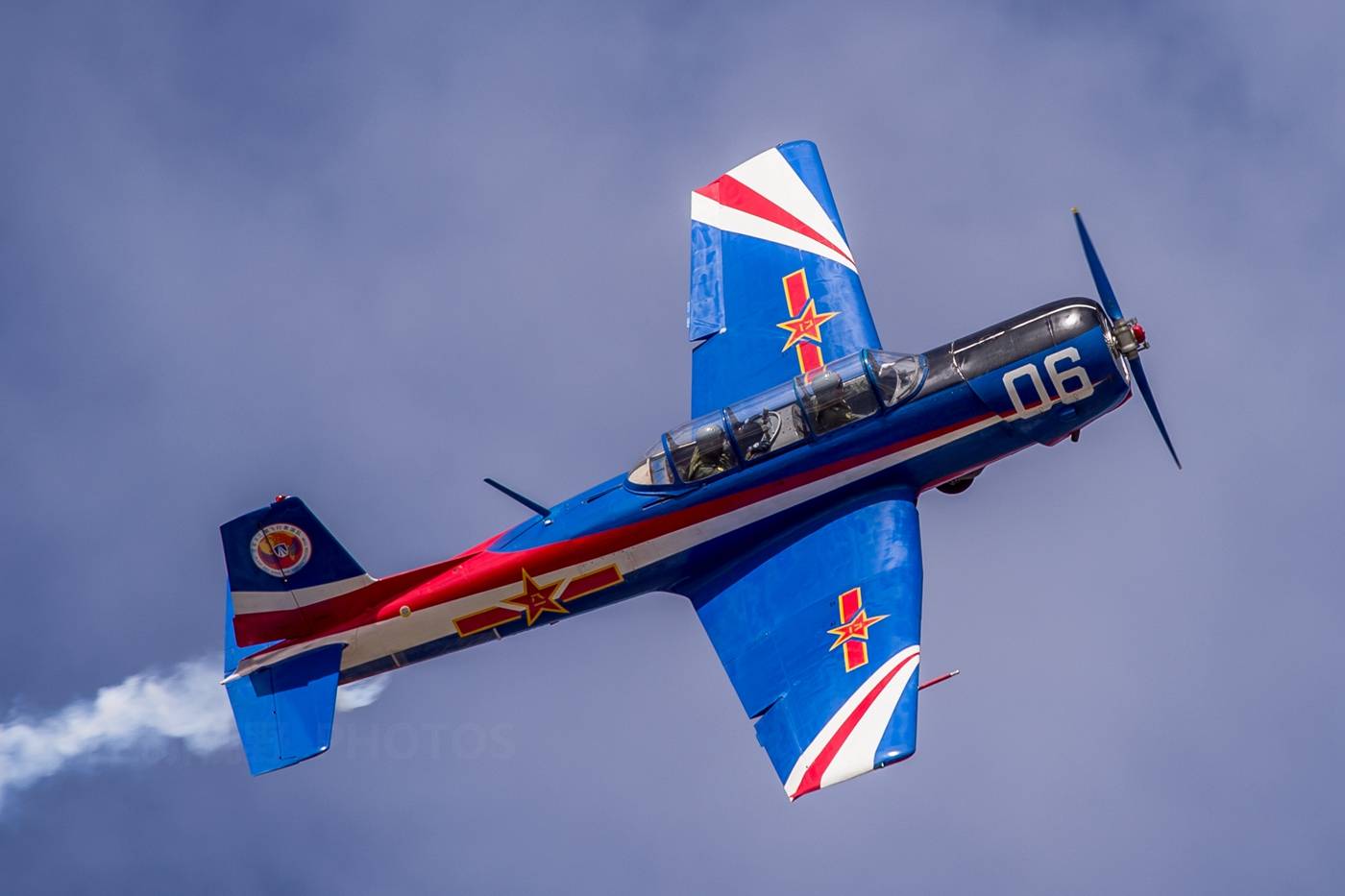 初教-6飞机是为了取代当时的雅克-18初级教练机,与后者最大的区别是