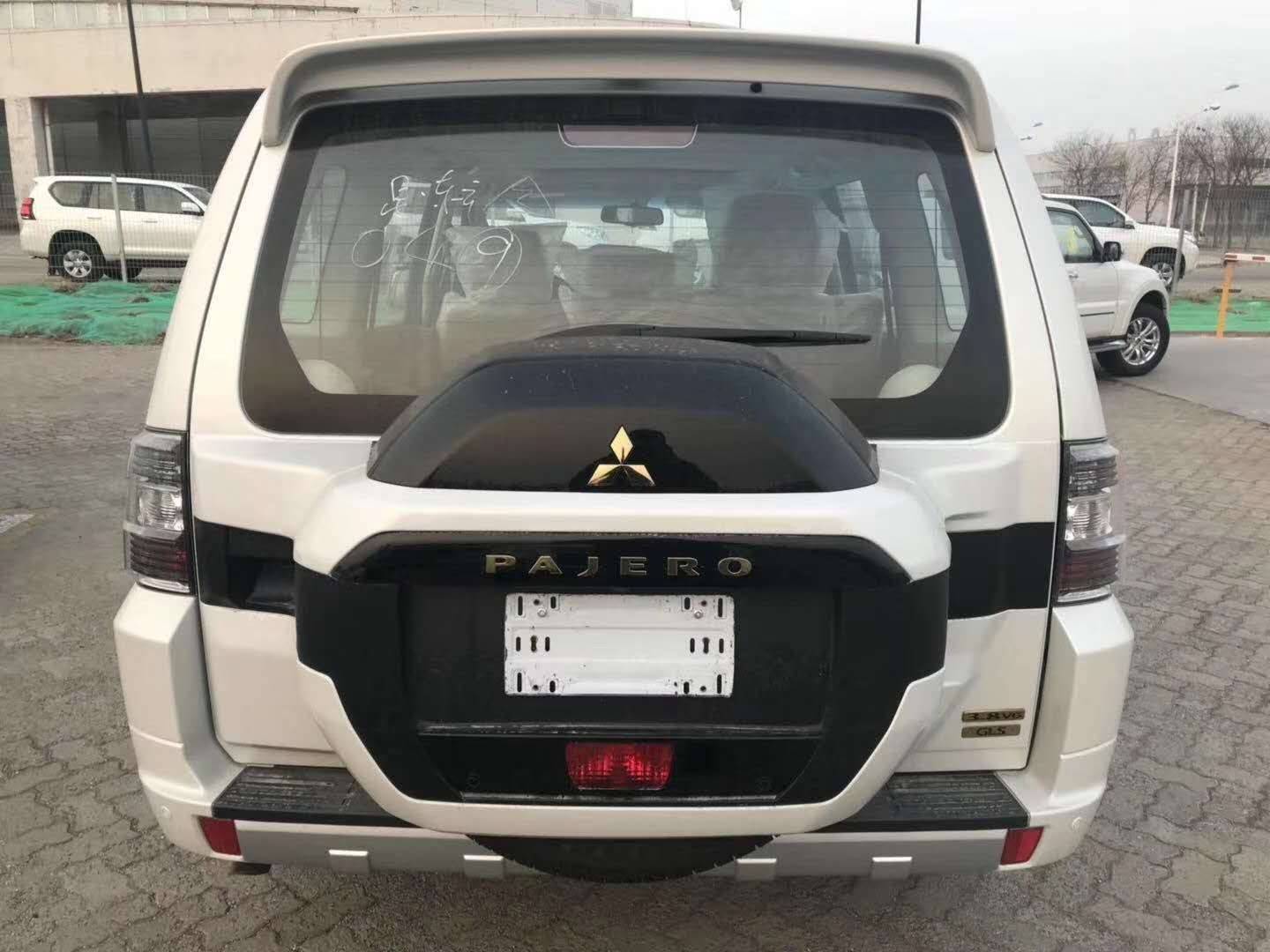 2019款三菱帕杰罗v97现车 裸惠九月降
