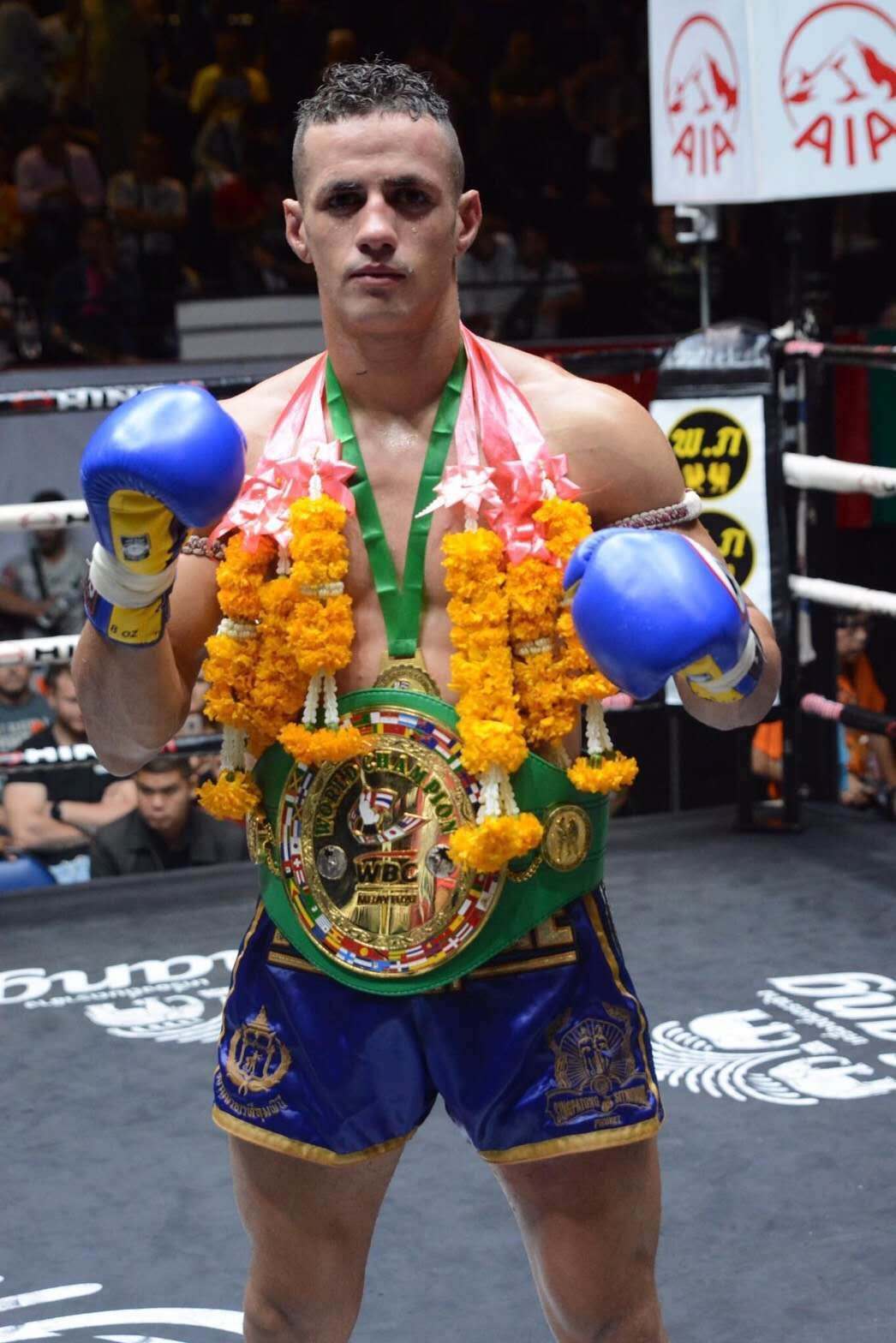 参与争夺imc国际金腰带的两位拳手,无一不是顶尖泰拳高手,都曾经夺得