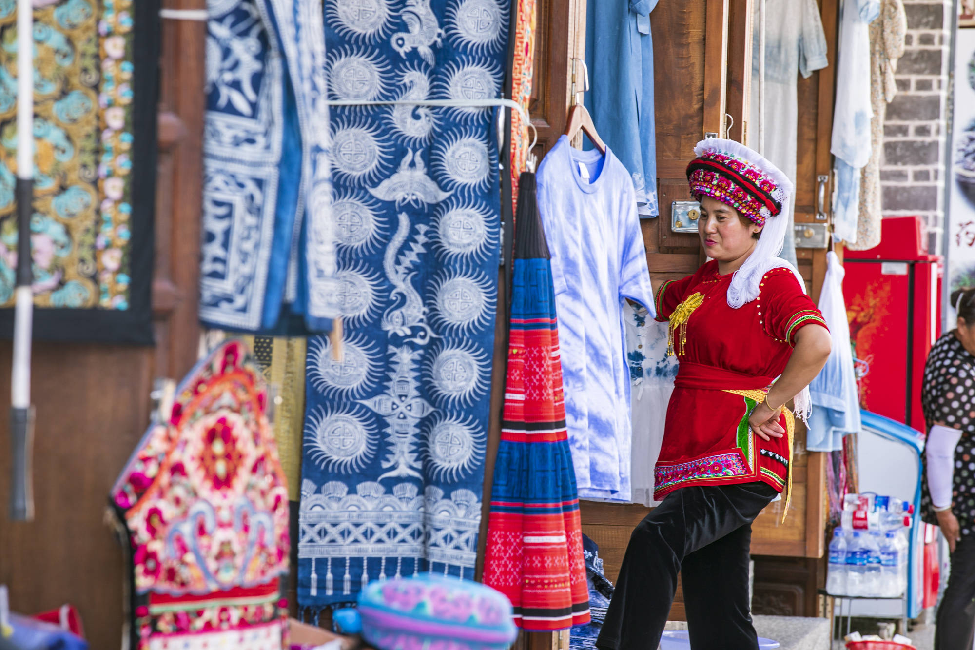 周城是云南省最大的自然村,大理最大的白族村,中国的"白族扎染之乡".