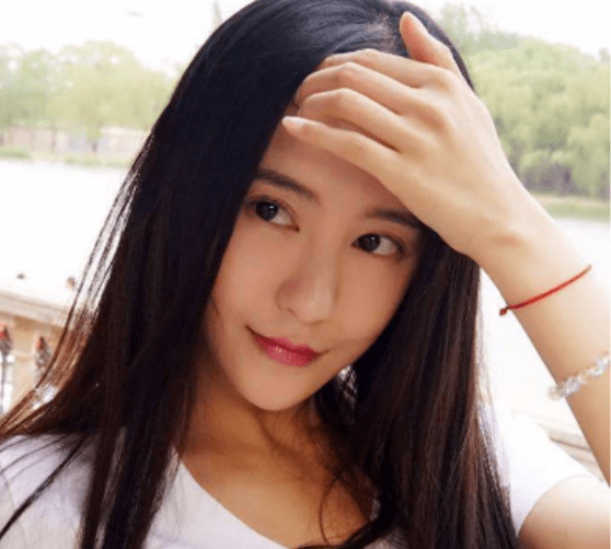 她是《活佛济公》里的"蜥蜴精"绿姬,卸掉浓妆后,网友:心动了