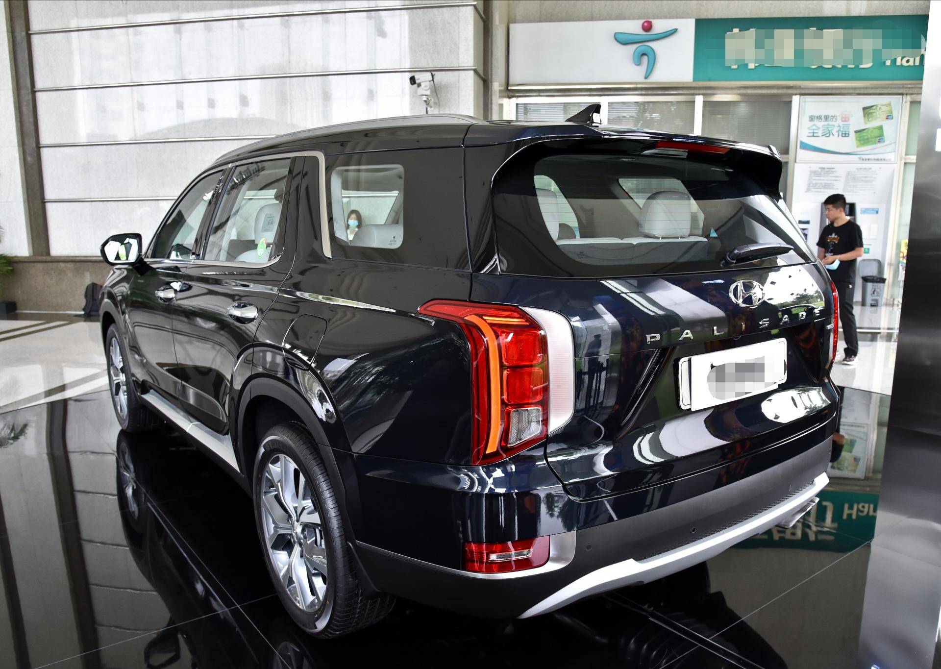 现代帕里斯蒂来袭6缸8at空间与途锐看齐