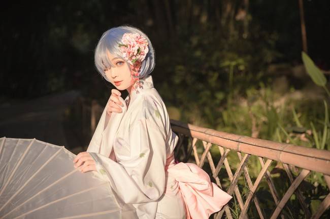 cos:竹林外的蕾姆,少见的银色短发_手机搜狐网