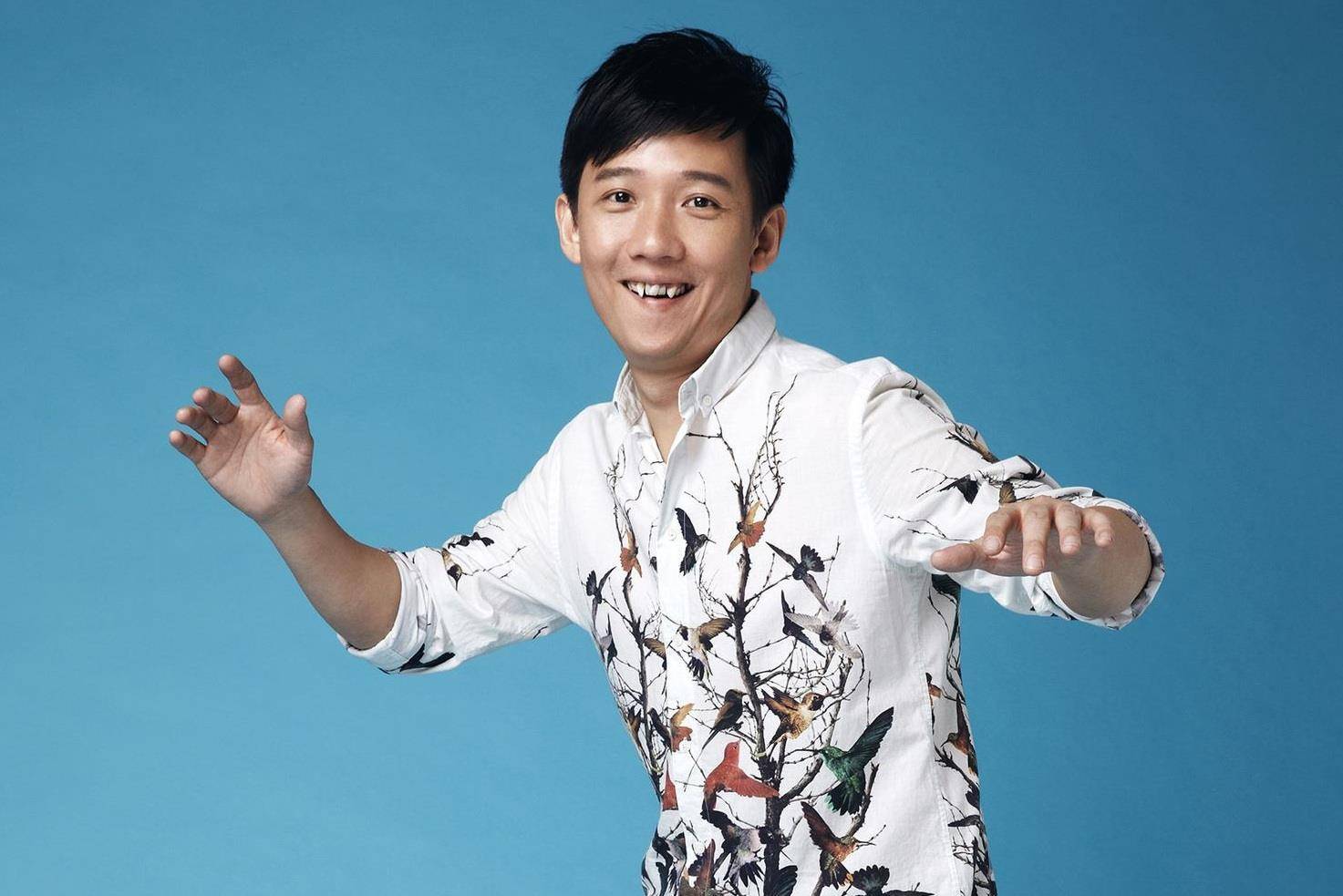 原创阿牛唱桃花朵朵开而走红为圆导演梦致妻离子散女儿像爸爸