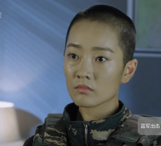 《蓝军出击》:被女兵艾佳的精神所感动,霍得行为十分可耻!
