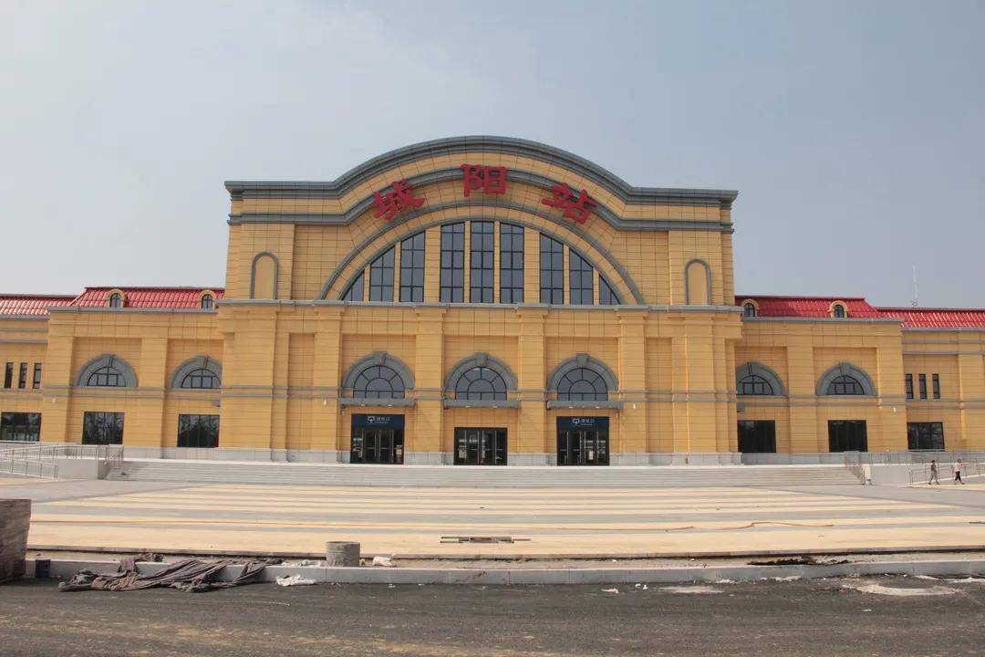 半岛报:城阳火车站站楼建设完成,已具备通车条件待验收