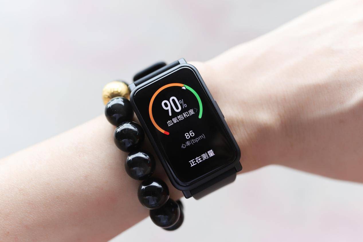 荣耀手表es评测一款164英寸amoled臻彩屏95种运动模式