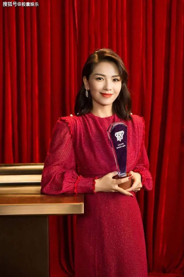 原创刘涛将主持央视国庆晚会与主持人上演红黄蓝站c位气场也不输