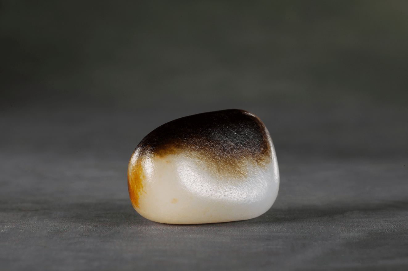 籽料带皮,价格翻倍?_皮色