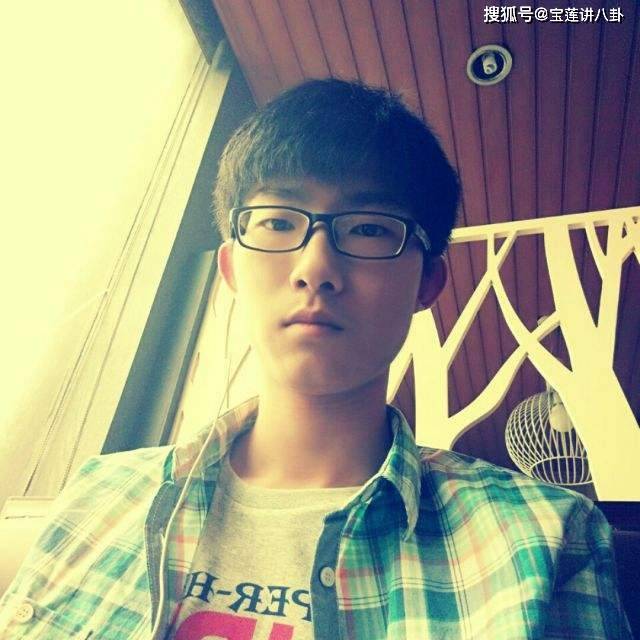 原创他出道24年不温不火演技不输张嘉译今已与妻子恩爱30多年