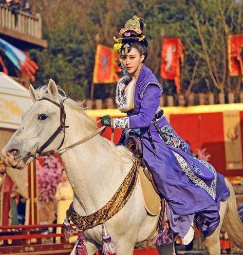 唐太宗带着他的妃嫔前去观赏狮子骢,这其中便包括武则天在内