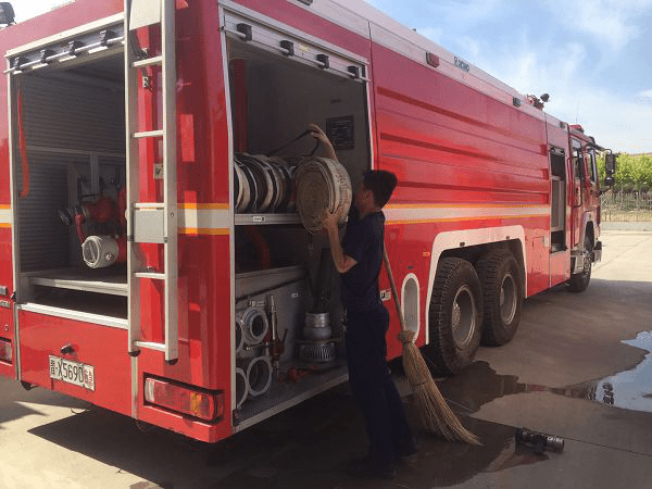 原创偏关大队组织开展车辆器材装备检查保养