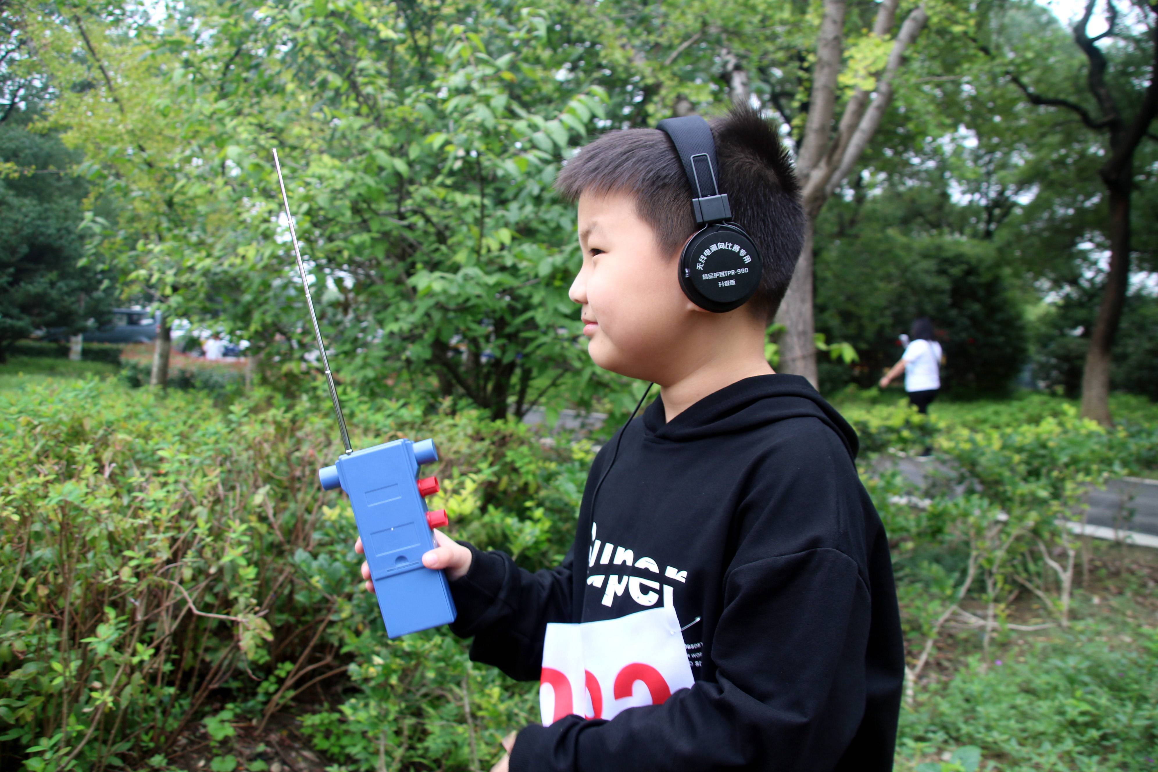 苏州市第十五届运动会中小学生无线电测向比赛在何山公园开赛