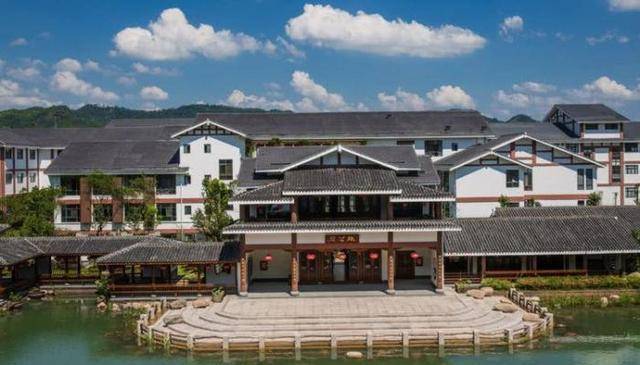 环境保护也很好,旅游业也以山林为主,主要景点有武夷山,九峰山,溪源庵