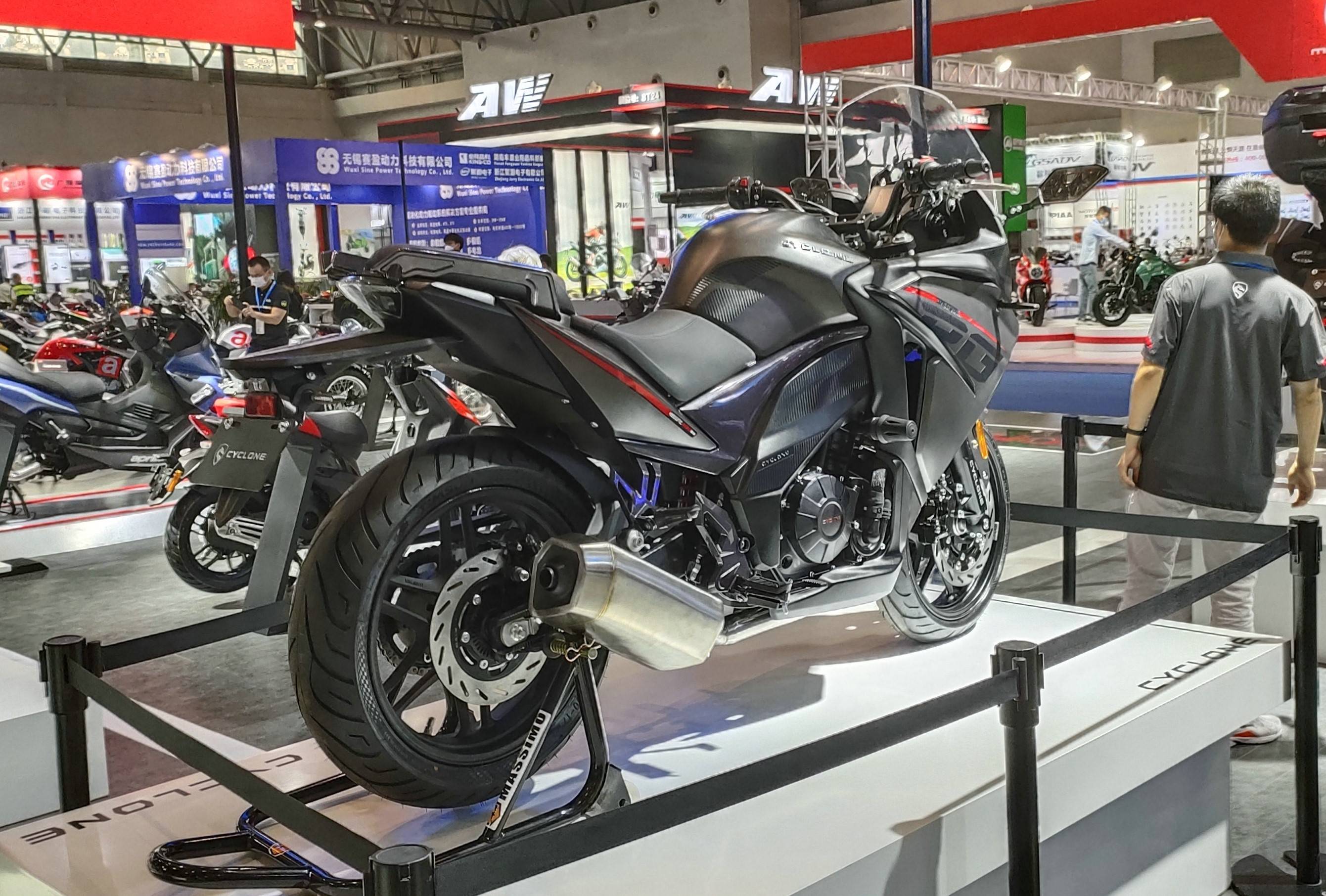 重庆摩博会最具潜力的国产仿赛赛科龙rg3低调亮相