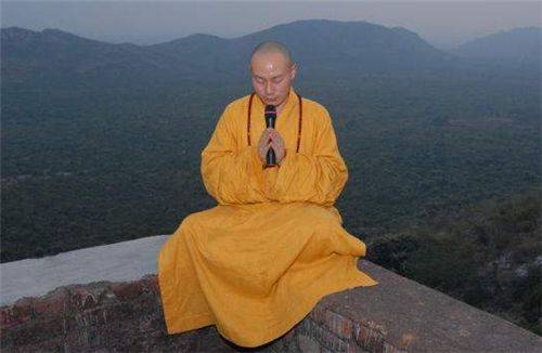 27年前,他放弃亿万家产出家当和尚,如今母亲仍在等他还俗回家_手机