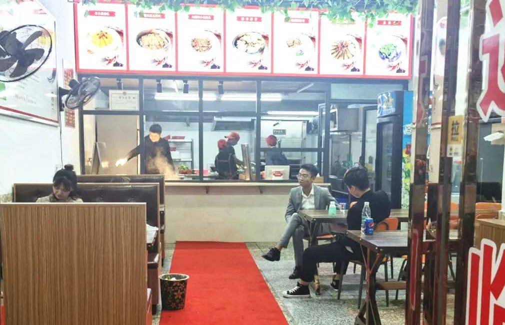 原创祝贺何爹浏阳蒸菜长沙浪琴湾店开业纪实报道!