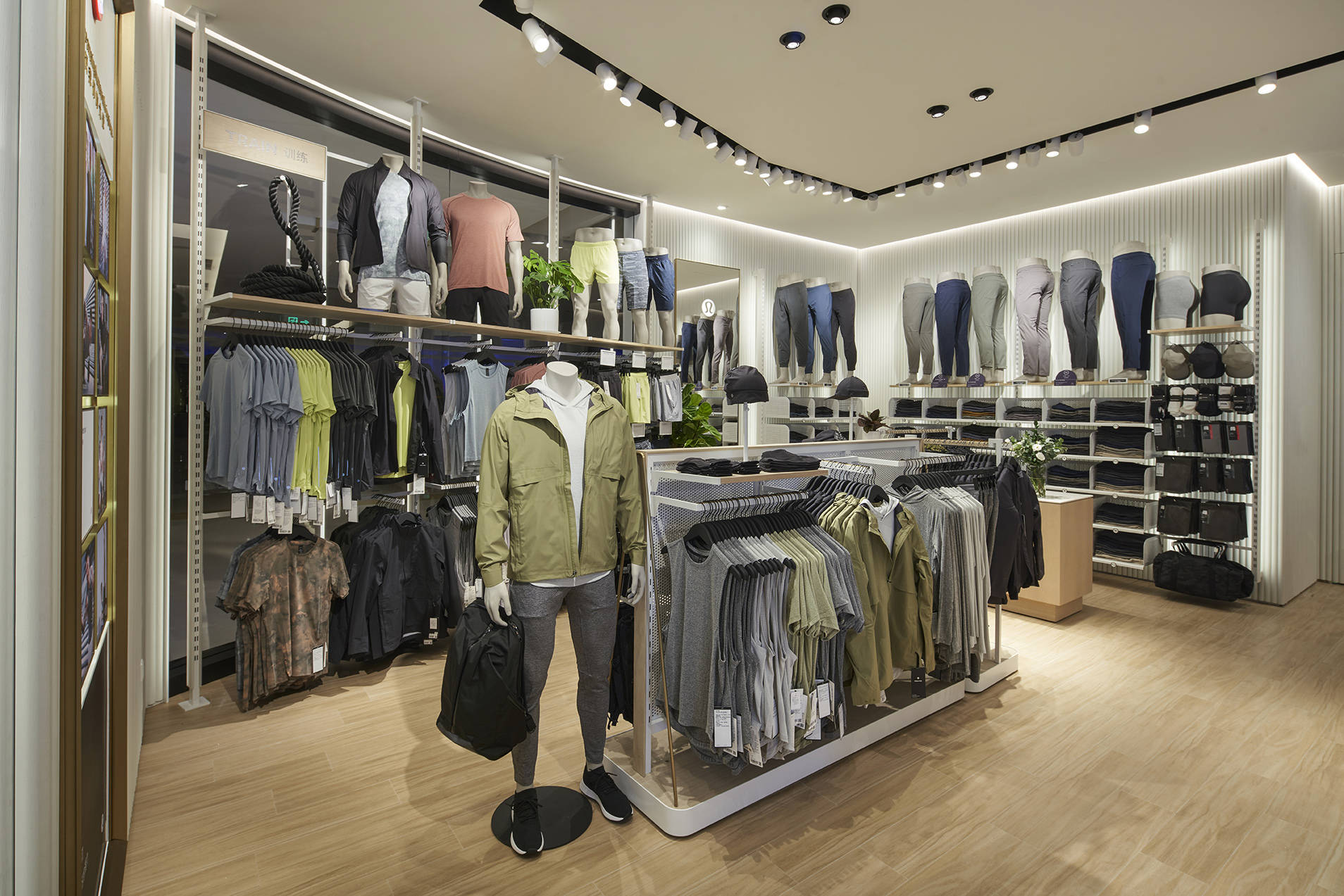 2020年9月21日,郑州——运动生活方式品牌lululemon于郑州大卫城开设