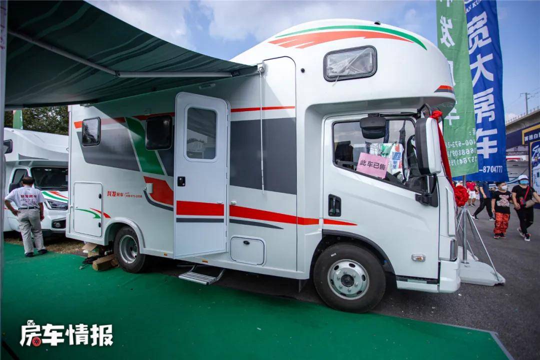 高性價比輕卡房車來了20t柴油自動擋30萬出頭住6人