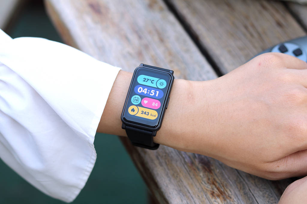 荣耀手表es初体验,1.64寸方形大屏,内置多种运动健康功能