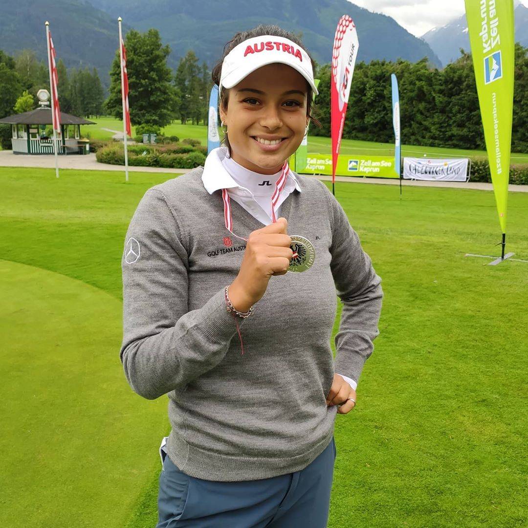 组图:奥地利美女爱打高尔夫 金牌 肤色相得益彰