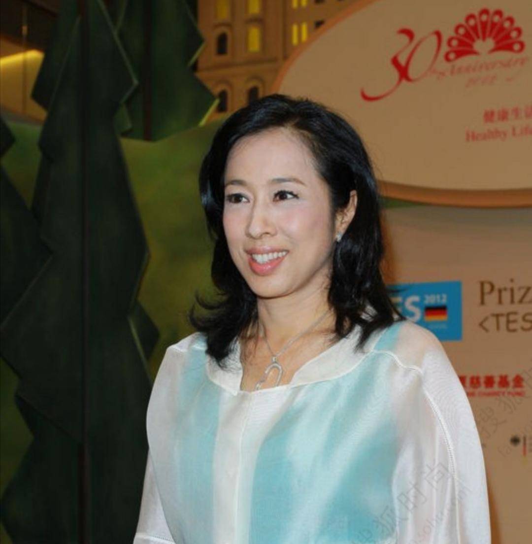 原创刘涛深夜感慨,女星嫁入豪门光鲜背后是艰辛?朱玲玲才是人生赢家