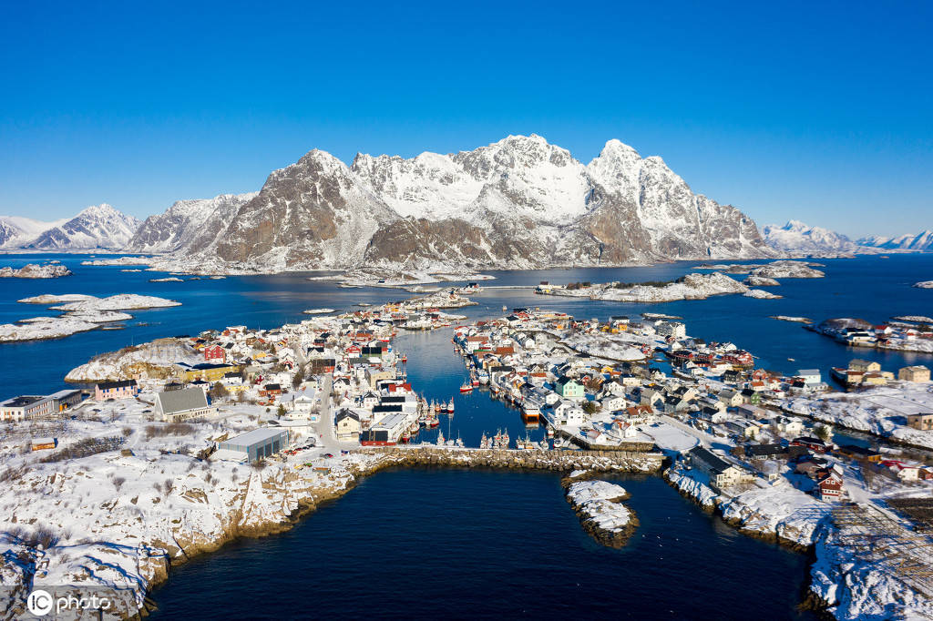 挪威",意为"通往北方之路",是北欧五国之一,位于斯堪的纳维亚半岛西部