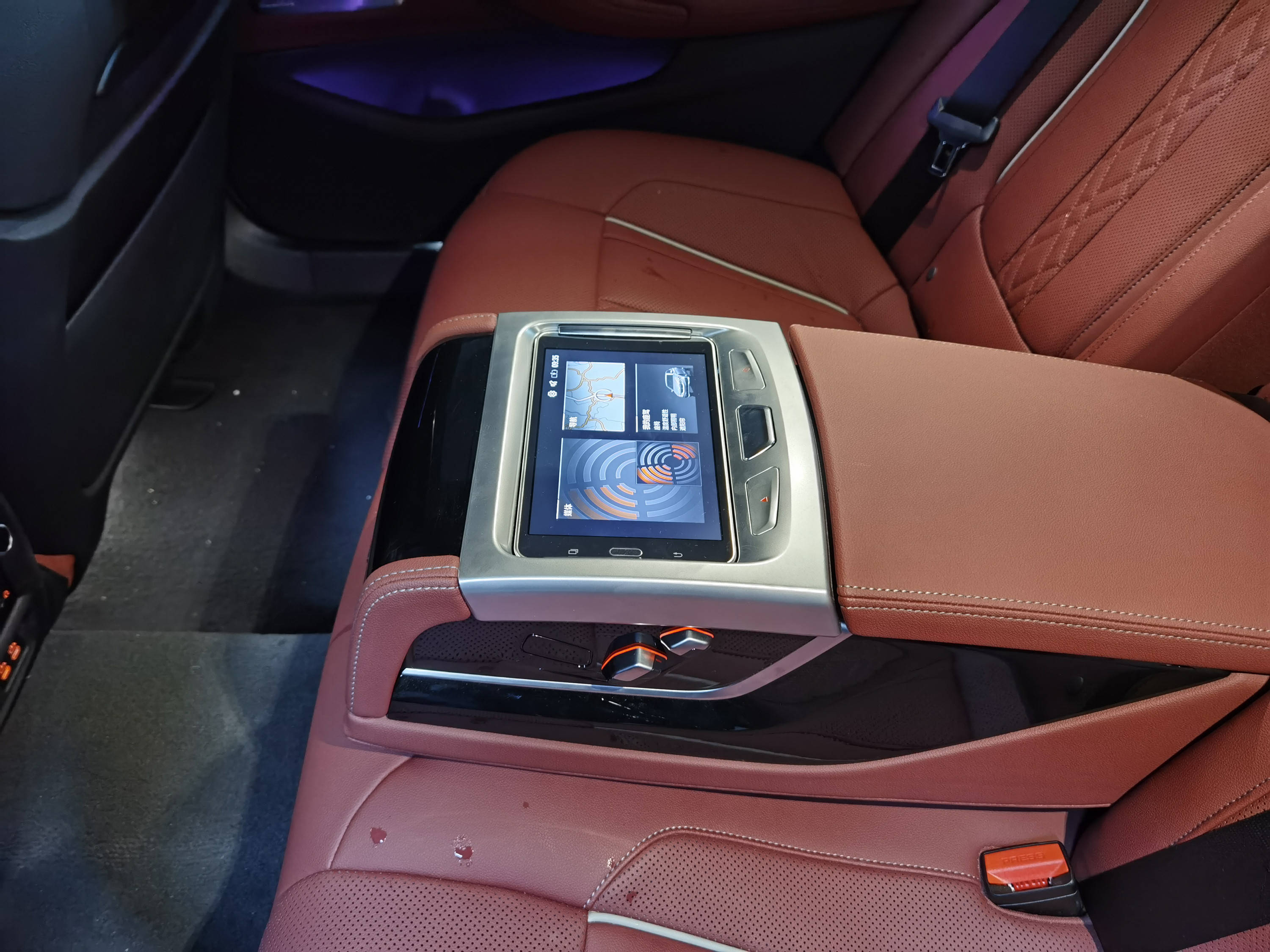 外观设计微调内饰科技感爆棚宝马新5系li抢先解析实拍