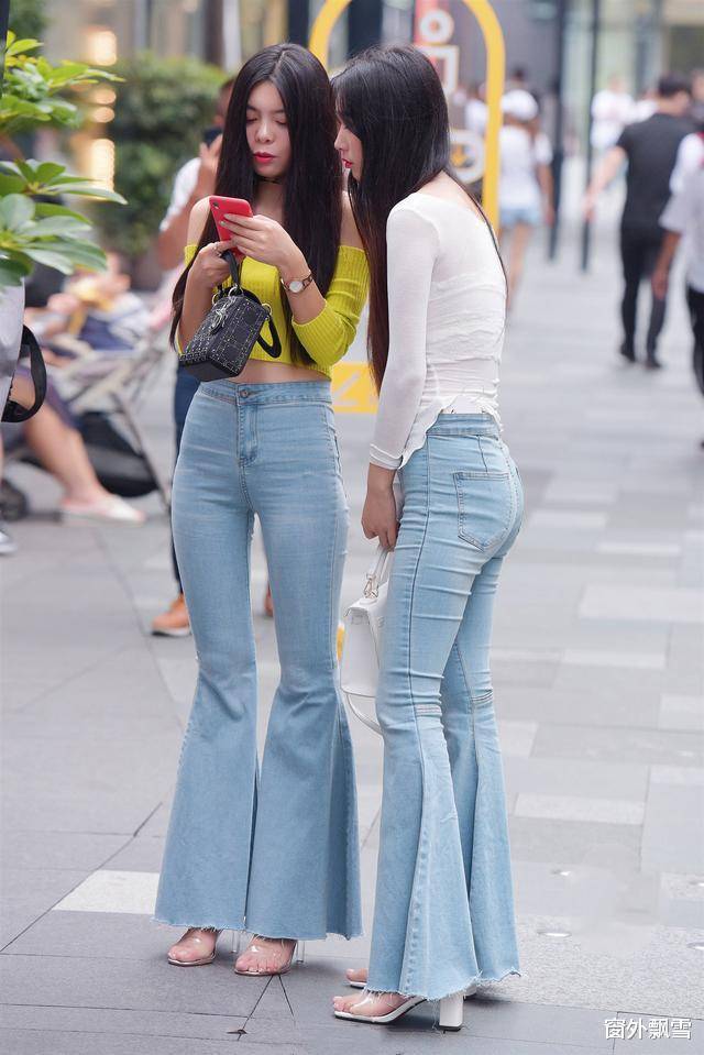 显瘦的紧身裤,宽松的阔腿裤,种类繁多,并且适合各种类型的女孩子,这