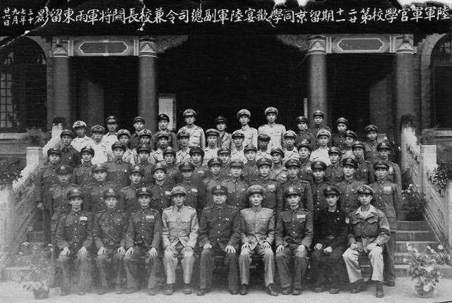 他才是蒋介石最器重的黄埔学生,把黄埔校长的位子传给了他_手机搜狐网