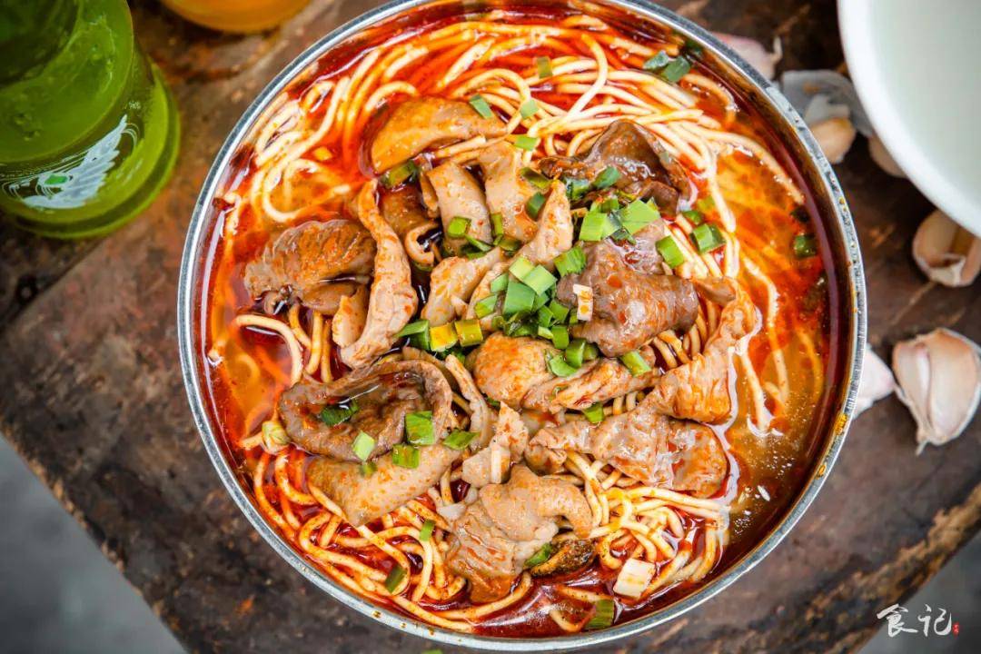 原创满是回忆凭着一碗正宗牛油面这家面馆竟将分店开遍了襄阳