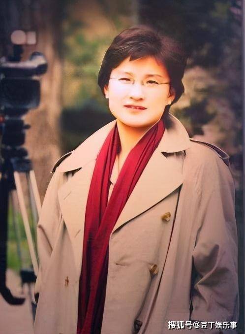 曾是"央视名嘴",25年0失误,却被骂"没人性",她后悔吗?