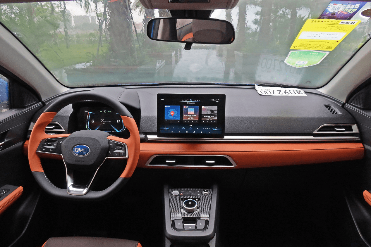 比亚迪e2升级版同样针对年轻人的需求在内饰和舒享配置上全面升级