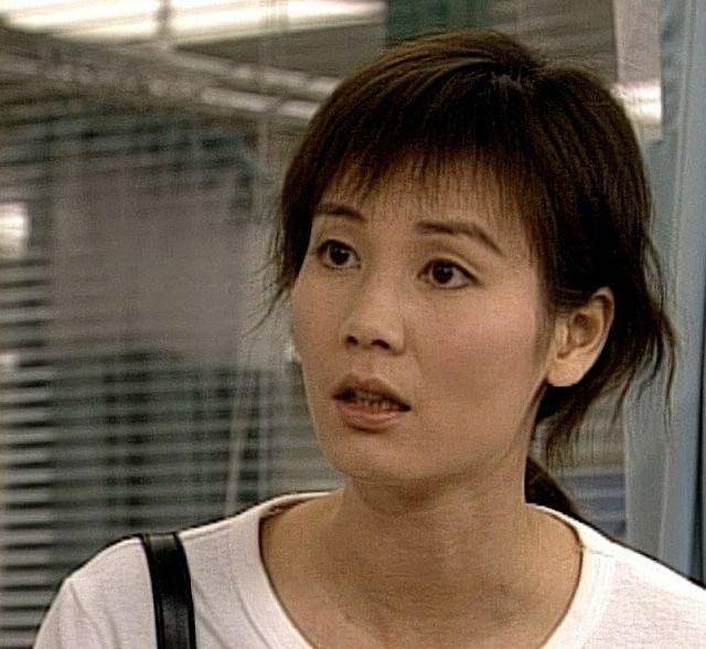 大家熟悉的知名绿叶演员温裕红就宣布不再同服务了近30年的tvb续约