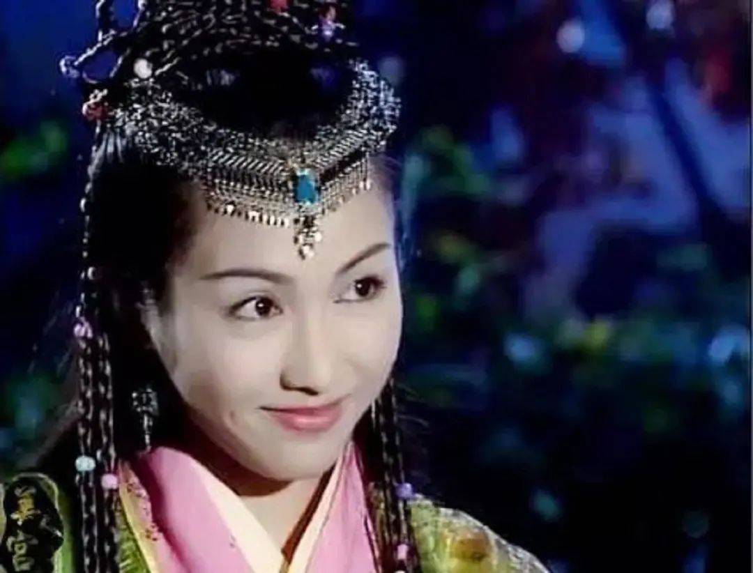 直到tvb邀请黎姿重返电视圈翻拍《倚天屠龙记》.