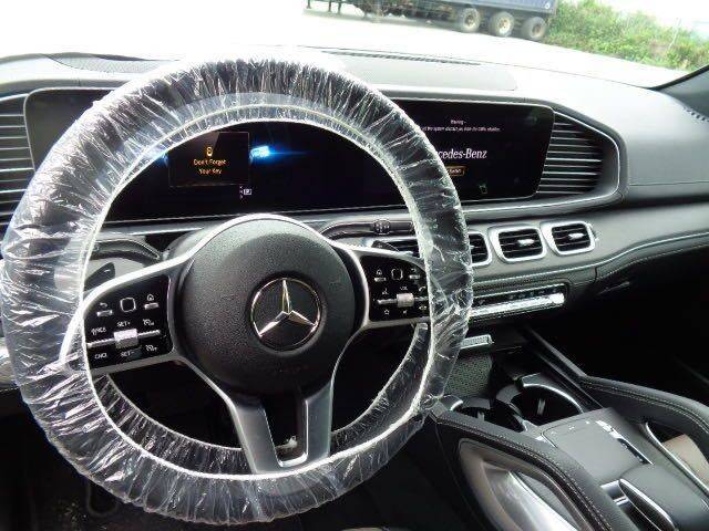 2020款奔驰gle450豪华优雅又富有张力的内饰贯穿式中控台双屏设计,12.