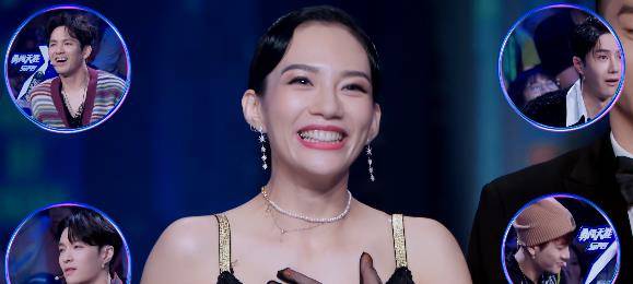 原创布布携女友高甜撒糖王一博变身工具人张艺兴只能亲吻空气